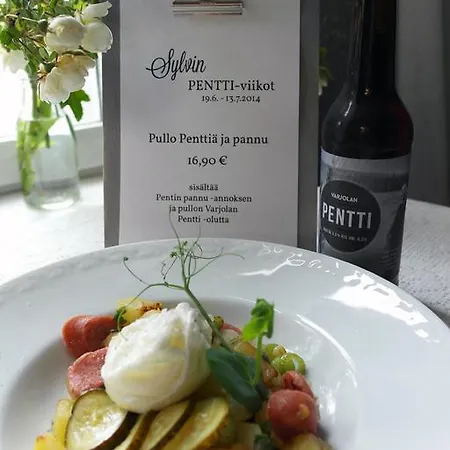 Bed & Breakfast Varjola Center Laukas