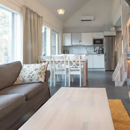 Varjola Holiday Center لاوكا