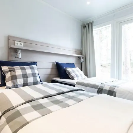 Bed & Breakfast Varjola Center Laukas