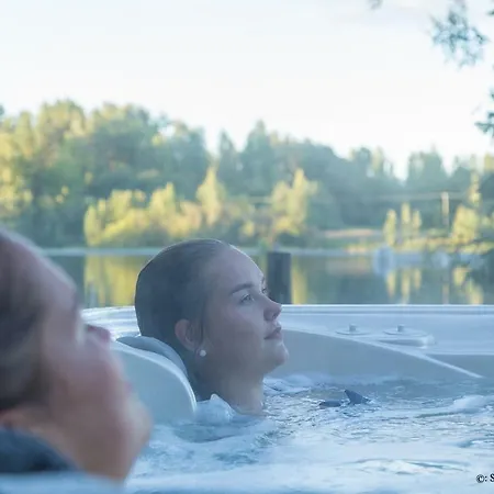 Varjola Center Bed & Breakfast Laukas