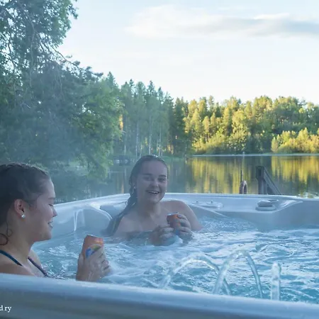 Varjola Center Laukas