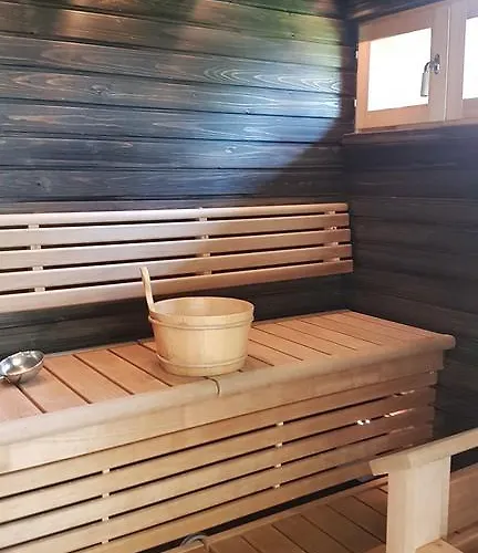 Bed & Breakfast Varjola Center