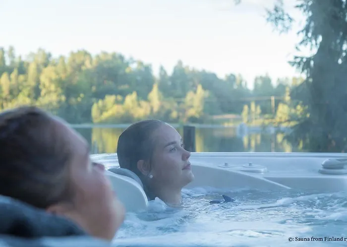 Varjola Center Bed & Breakfast Laukaa