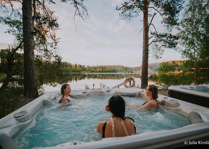 Varjola Center Bed & Breakfast Laukaa